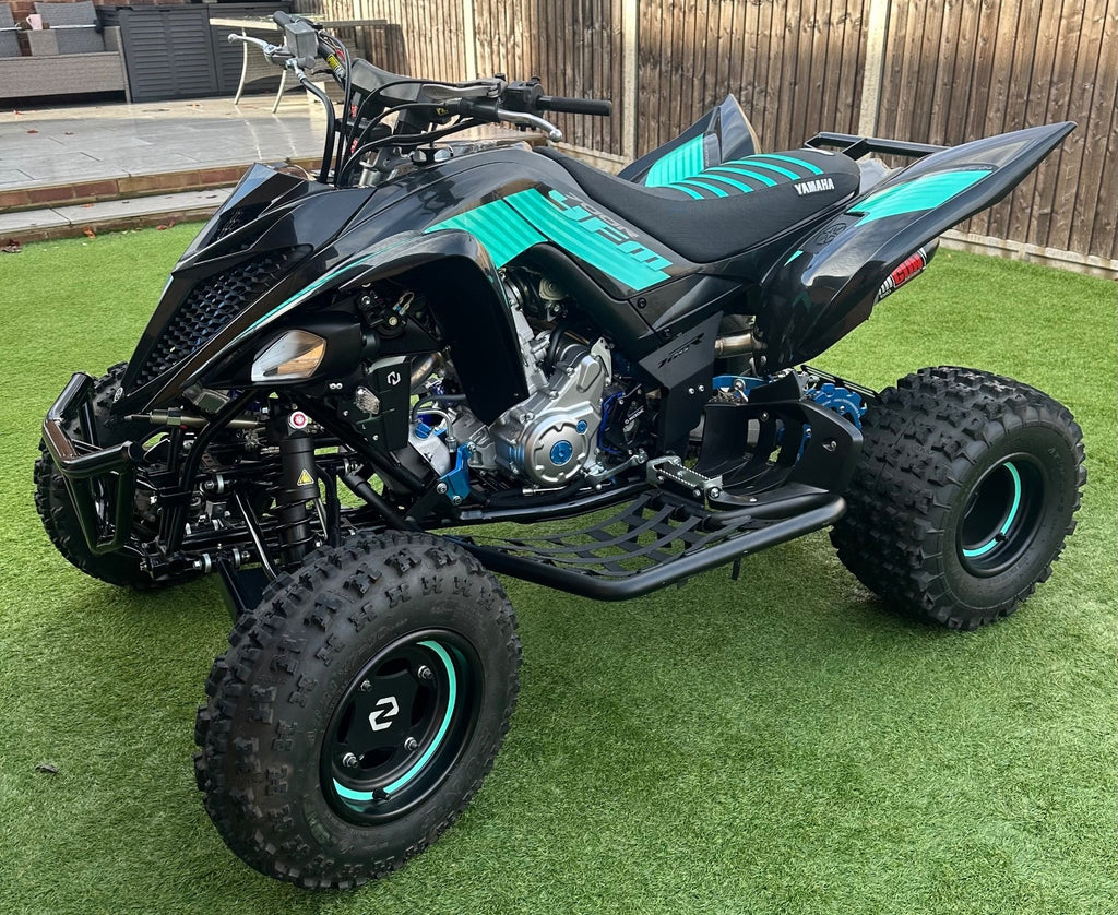 Parafango/Protettore Anteriore Per Yamaha Raptor YFM 700 R – In Alluminio T5, Verniciato Nero, Completo Di Fissaggi